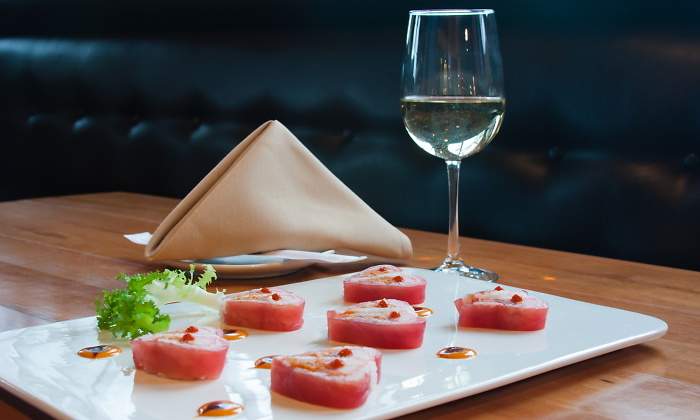 dia-internacional-sushi-salmon-noruego-vino-blanco-rueda.jpg
