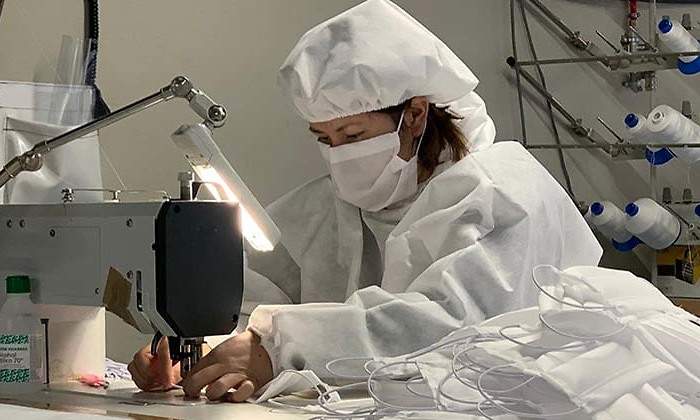 EuropaPress_2731281_trabajadora_empresa_carpas_zaragoza_ingenieria_textil_elabora_material.jpg