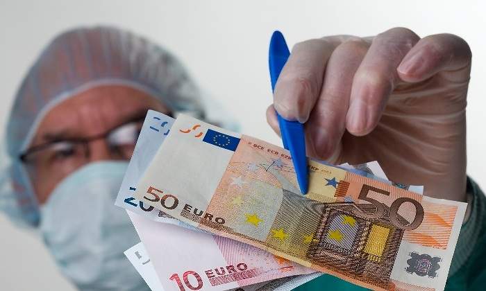 medico-dinero.jpg