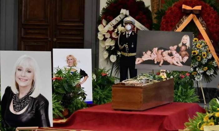 raffaela-carra-funeral770.jpg