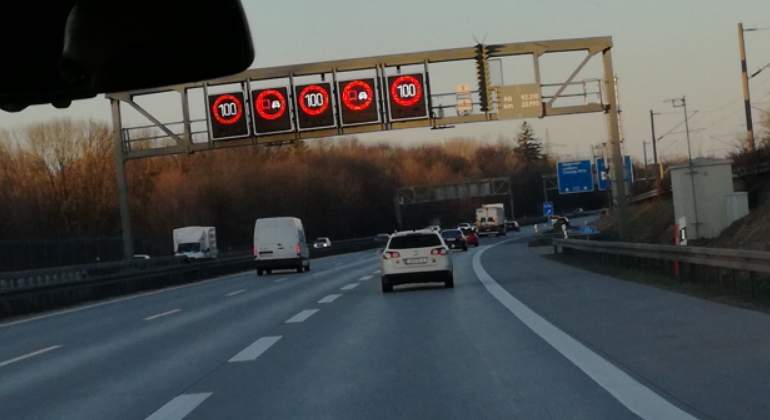 Limitación de velocidad en una autopista de Alemania.