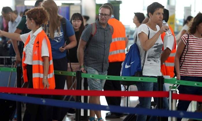 aeropuerto-petos-naranjas.jpg