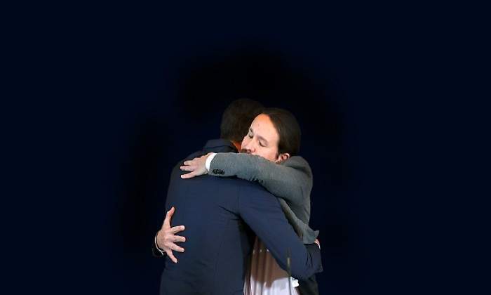 Abrazo-de-Sanchez-e-Iglesias-acuerdo-fomacioon-de-gobierno-2019.jpg