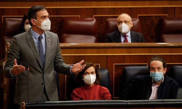 pedro-sanchez-pablo-iglesias-democracia-plena-sesion-control-efe.jpg