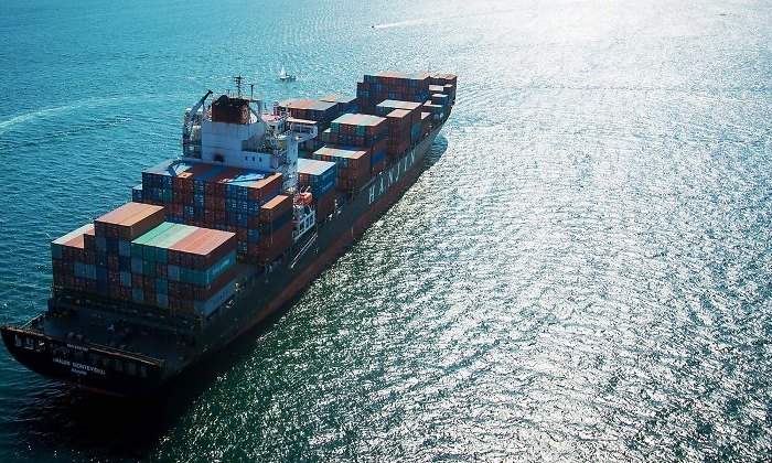 barco-buque-mercancias-comercio-exportaciones-bloomberg.jpg
