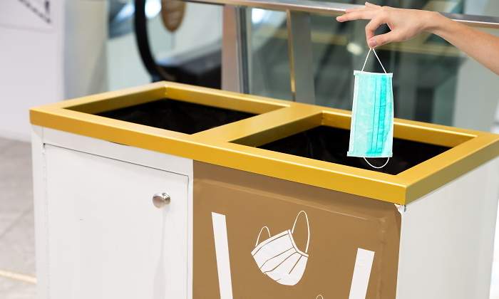 mascarilla-gel-guantes-reciclaje-cubo-basura-1.jpg