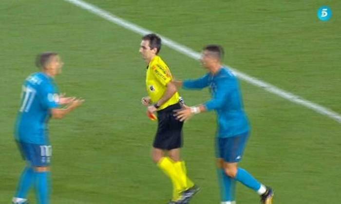 cristiano-empuja-arbitro.jpg