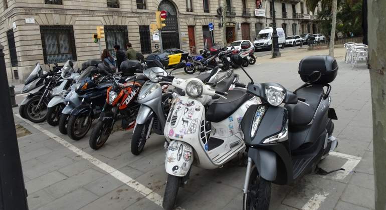 Motos aparcadas en Barcelona.