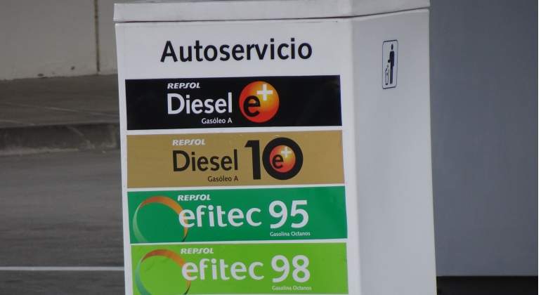 El tipo de carburante influye en la recaudación del Impuesto de Matriculación.