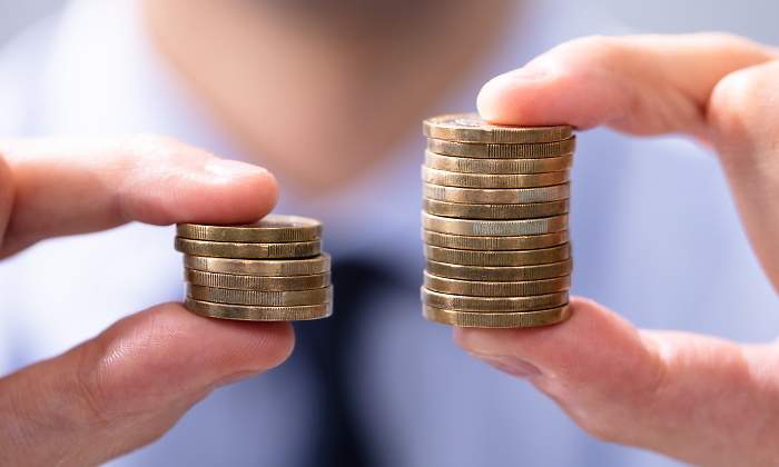 monedas-mano-istock.jpg