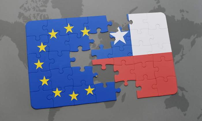 Relaciones entre Chile y la Unin Europea piezas de un puzle con sendas banderas