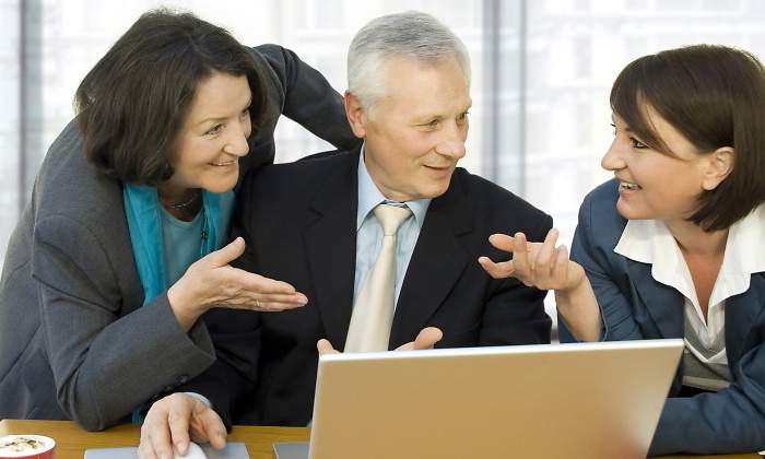empresa-familiar-madre-padre-hija-dreamstime.jpg