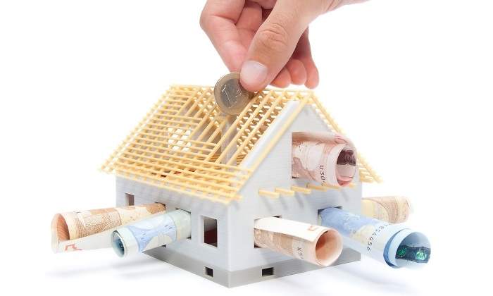 casa-hucha-mano-dreamstime.jpg