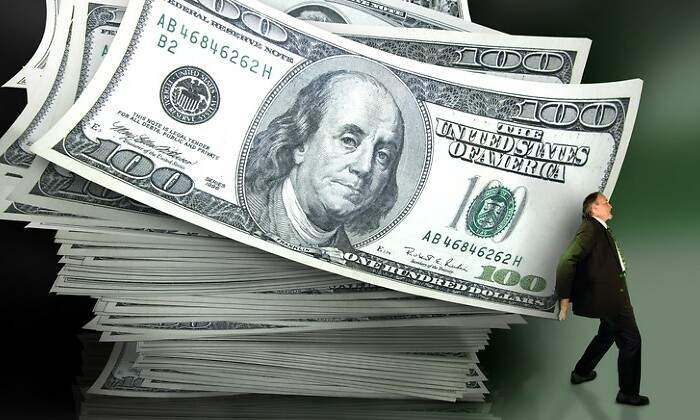 rico-dolares-dreamstime.jpg