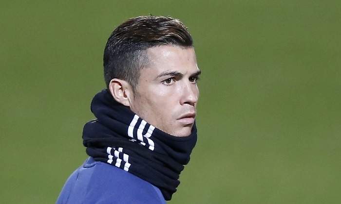 CR7-mirada-2016-mundial-clubes-entreno-efe.jpg