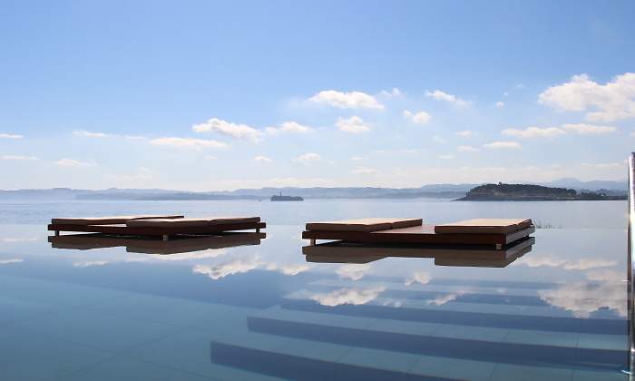 hotel-chiqui-infinity-pool.jpg