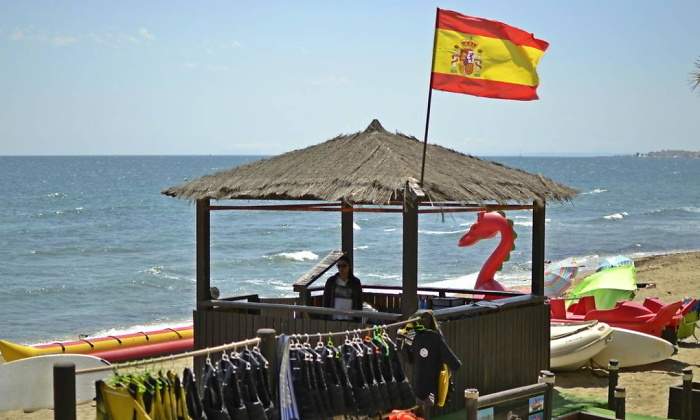 espana-playa-vacia.jpg
