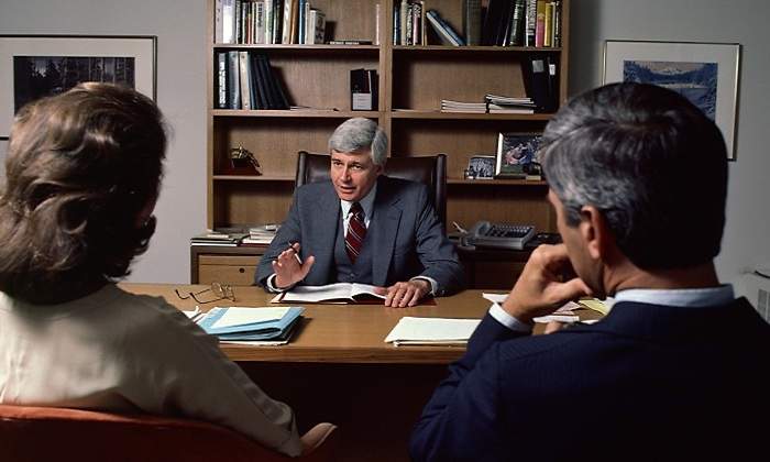 Asesor-con-clientes-Istock-770x-420.jpg