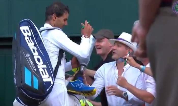 Nadal-firma-pierna-ortopedica-2017-wimbledon.jpg