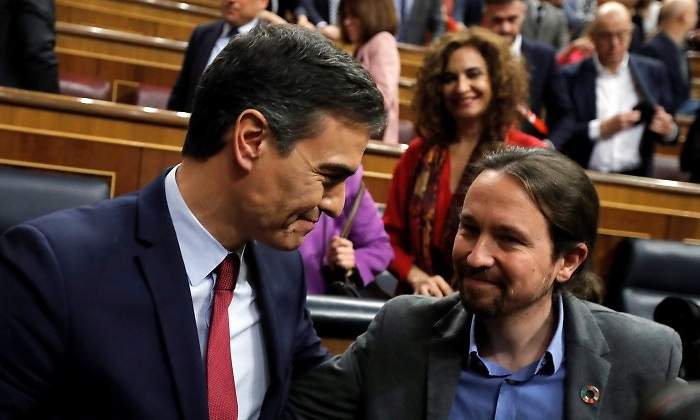 pedro-sanchez-pablo-iglesias-investidura2020-efe.jpg