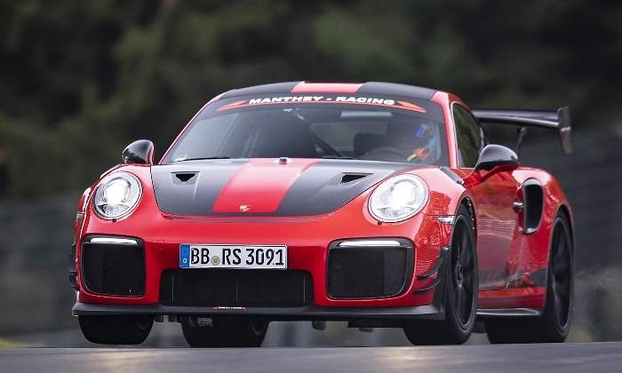 Porsche-GT2-RS-MR-record-nurburgring-01.jpg