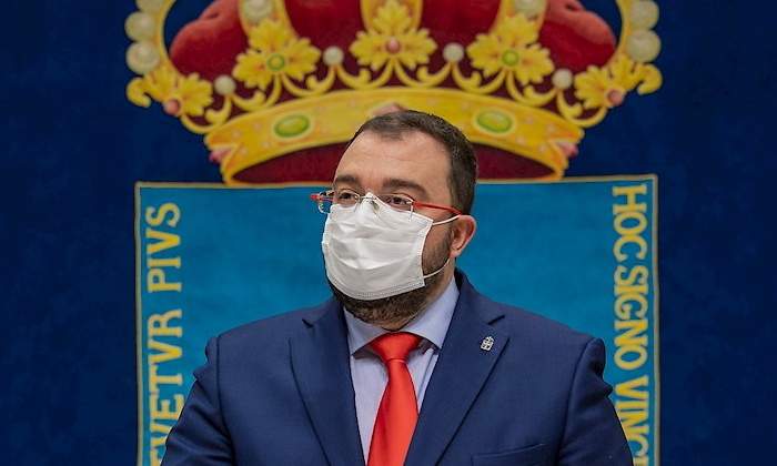 presidente-asturias-barbon-mascarilla-efe.jpg