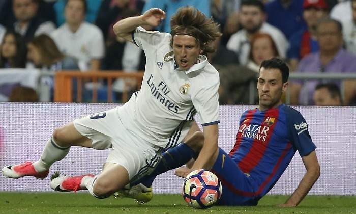 Modric-Busquets-2017-Reuters-clasico.jpg
