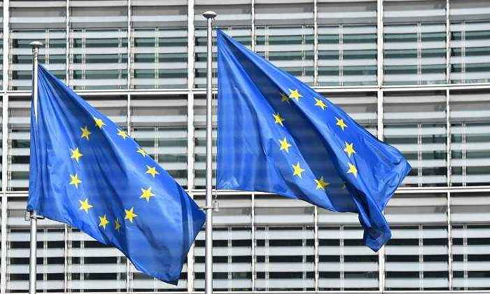 banderas-union-europea-bloomberg.jpg