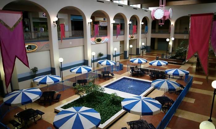 Centro-comercial-vacio-Reuters.jpg