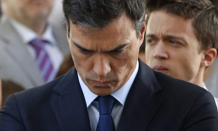 sanchezpensando-errejon-efe.jpg