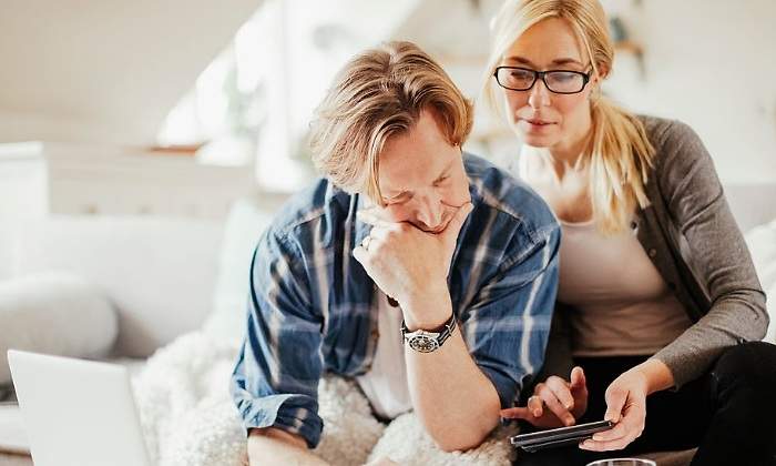 factura-pareja-revisar-getty.jpg