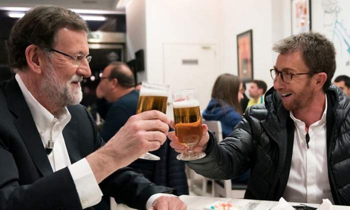 rajoy-motos-bar.jpg