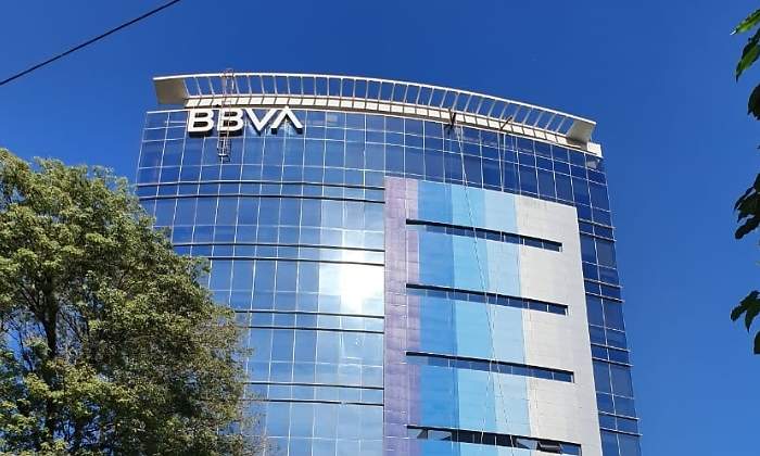 BBVA-logo-nuevo-edificio-azules-vertical.jpg