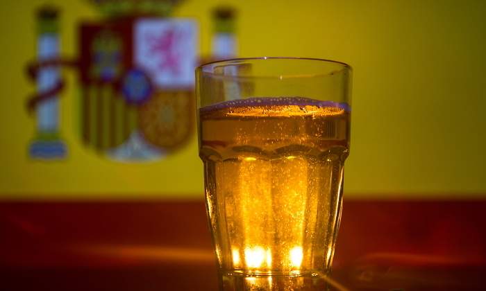 cerveza-bandera-espana-recurso-dreamstime.jpg