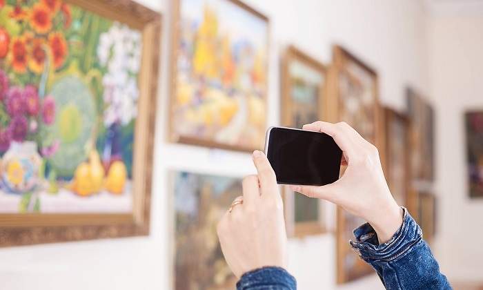 Grabando-con-un-movil-un-cuadro-iStock.jpg