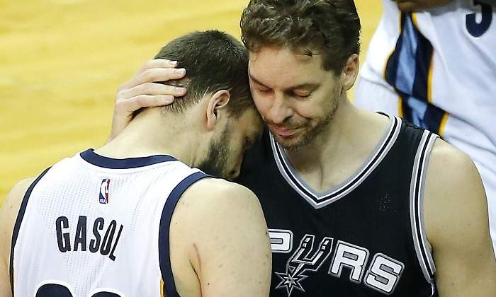 Pau-Gasol-Consuela-Marc-Play-off-2017-efe.jpg