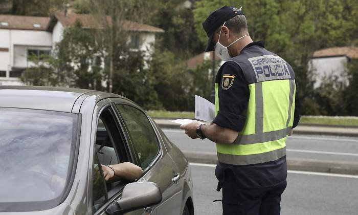 policia-mascarilla-multa-ep.jpg