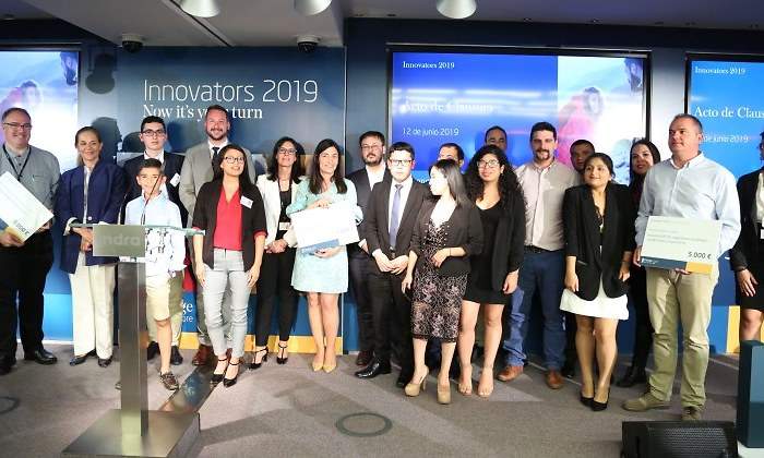 Ganadores y participantes en la final de Innovators de Indra