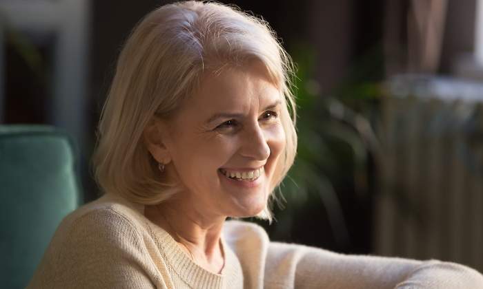 mujer-pensionista-sonrie-dreamstime.jpg