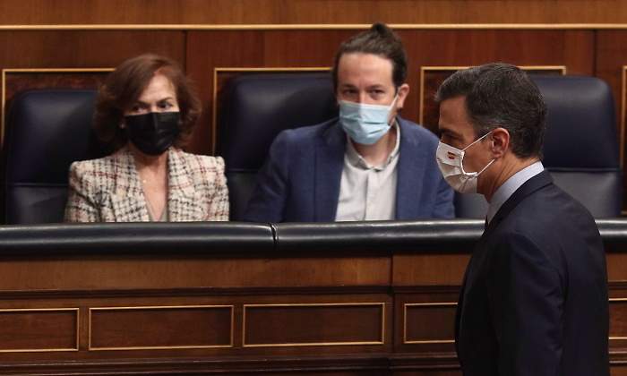 iglesias-mira-sanchez-congreso-mascarilla-ep.jpg
