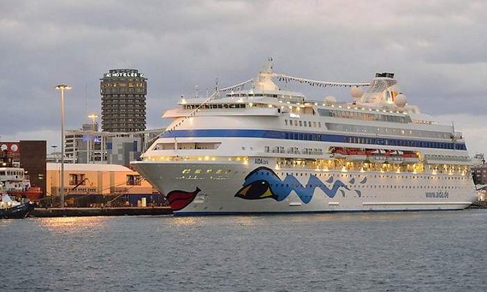 Un crucero de Aida en un puerto de Canarias