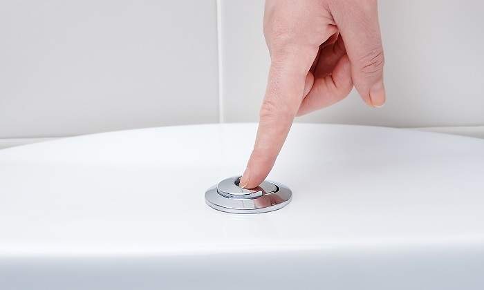 Alguien-tirando-de-la-cadena-iStock.jpg