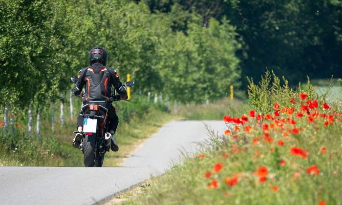 moto-caretera-recurso-dreamstime.jpg