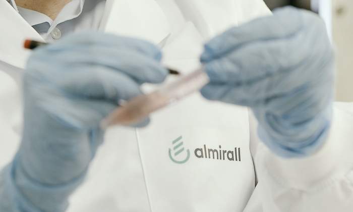almirall-logonuevo-laboratorio.jpg