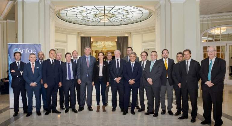 Reunión de la directiva de Anfac con la ministra de Industria Reyes Maroto.