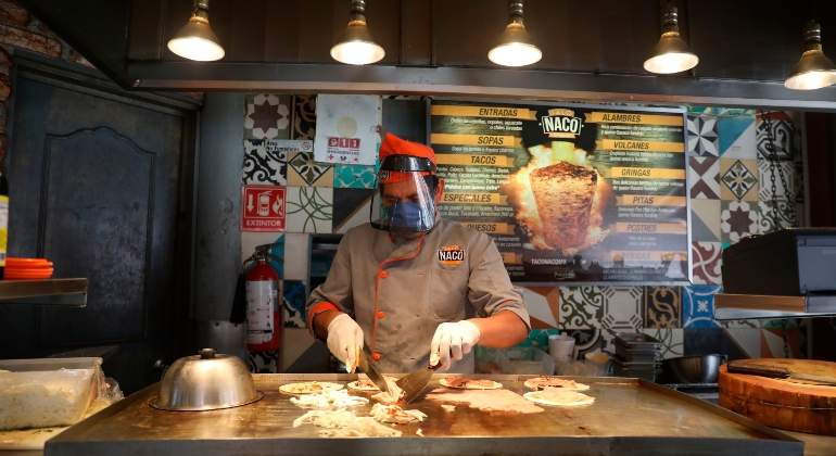 Restaurantes de Ciudad de México viven una tímida reapertura tras cambio se semáforo a naranja por el covid-19 - economiahoy.mx