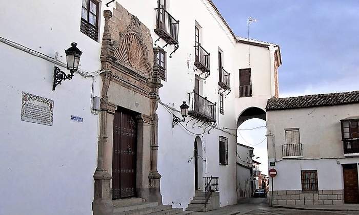 Palacio-Montalban.jpg