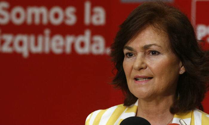 calvo-carmen-fondo-rojo.jpg