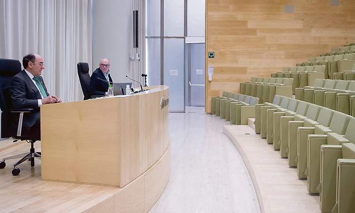 Ignacio S Galn y Julin Martnez-Simancas en la junta de accionistas telemtica de Iberdrola