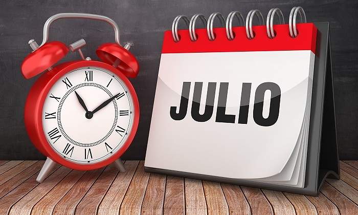 Un-reloj-y-un-calendario-marcando-julio-iStock.jpg